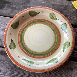 Garden Ridge Mediterranean-look plate - measures 10.5 inches across